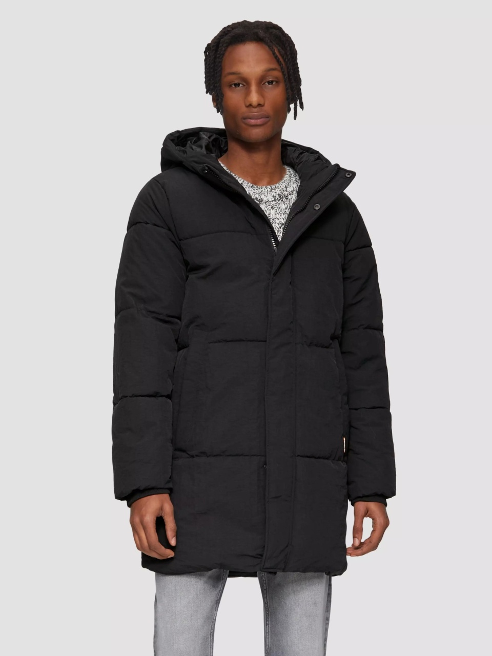 Q/S by s.Oliver Geaca matlasata barbati cu gluga si croiala Regular fit, Negru (SELECTATI MARIMEA: XL)