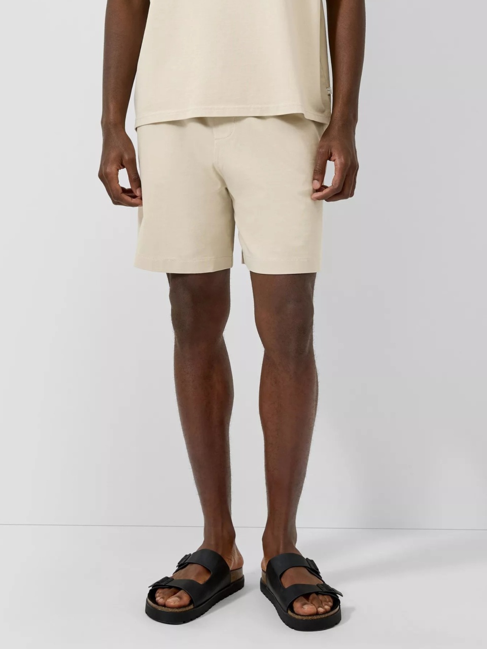 Q/S by s.Oliver Pantaloni scurti de trening barbati, din jerseu gros, cu talie medie, Regular fit, Crem (SELECTATI MARIMEA: 2XL)
