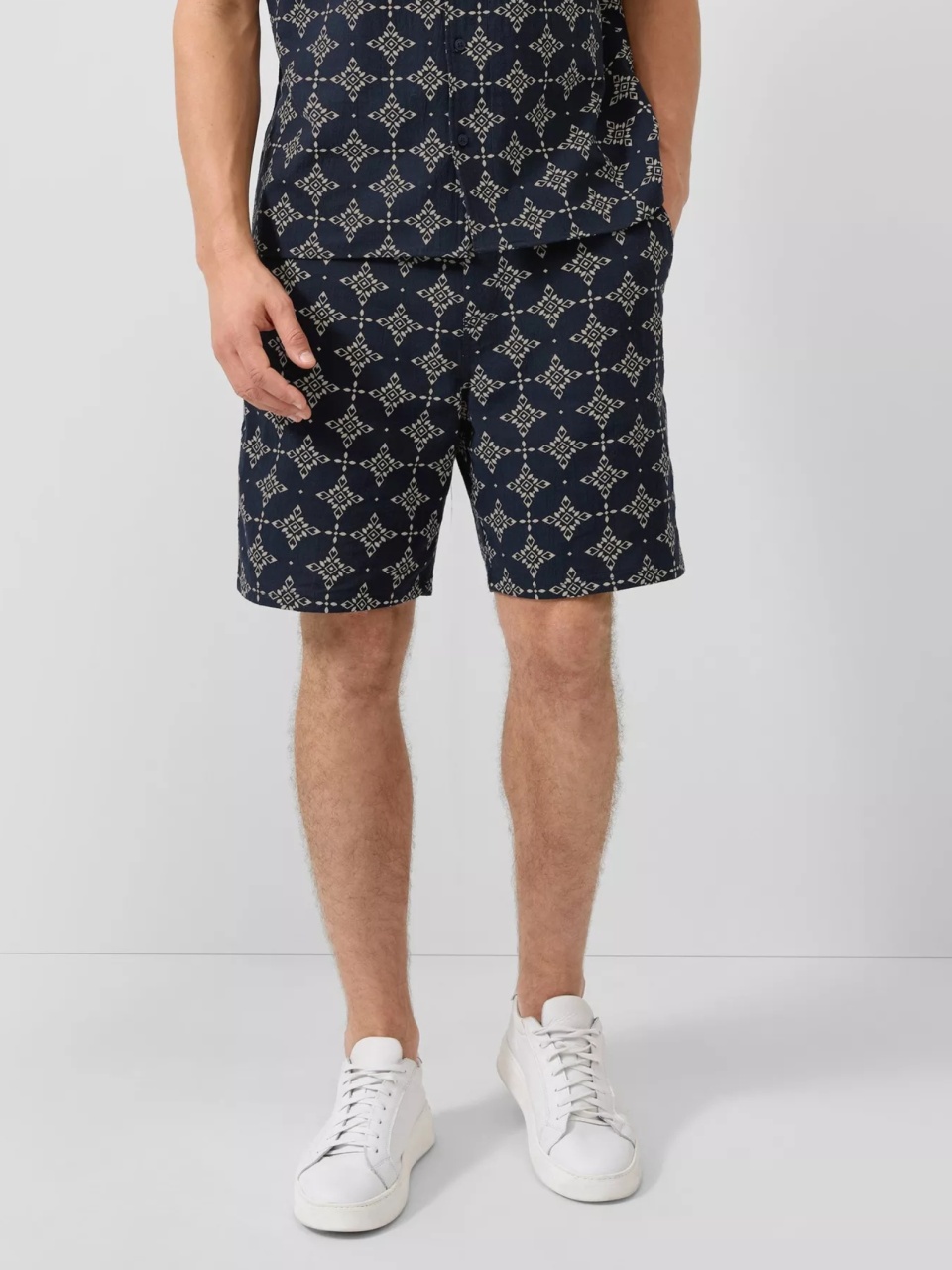 s.Oliver Pantaloni scurti barbati, cu talie medie, din bumbac, cu imprimeu, Resort fit, Detroit, Bleumarin inchis (SELECTATI MARIMEA: S)