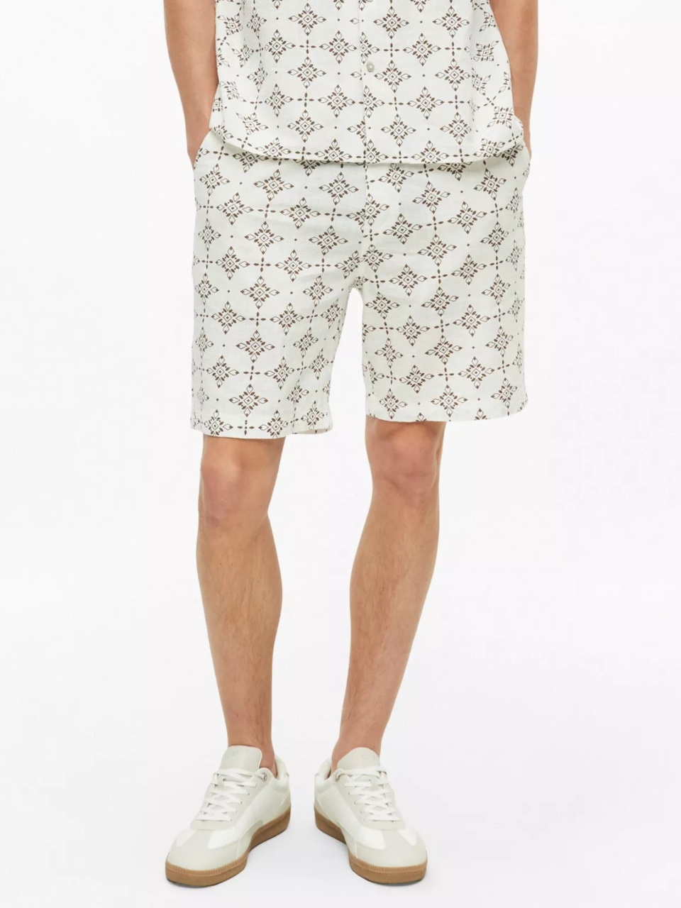 s.Oliver Pantaloni scurti barbati, cu talie medie, din bumbac, cu imprimeu, Resort fit, Detroit, Alb (SELECTATI MARIMEA: 3XL)