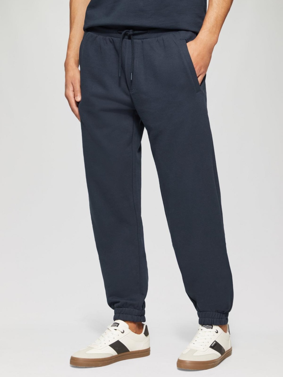 s.Oliver Pantaloni sport barbati, Detroit, cu talie medie si croiala Regular fit, din bumbac, Bleumarin inchis (SELECTATI MARIMEA: 3XL)