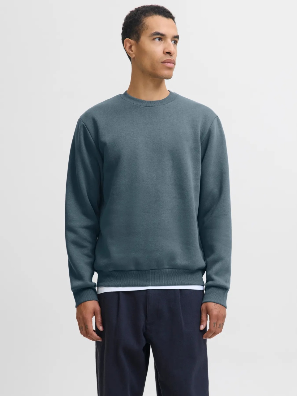 Jack & Jones Bluza barbati, simpla cu decolteu la baza gatului, Gri inchis (SELECTATI MARIMEA: XL)