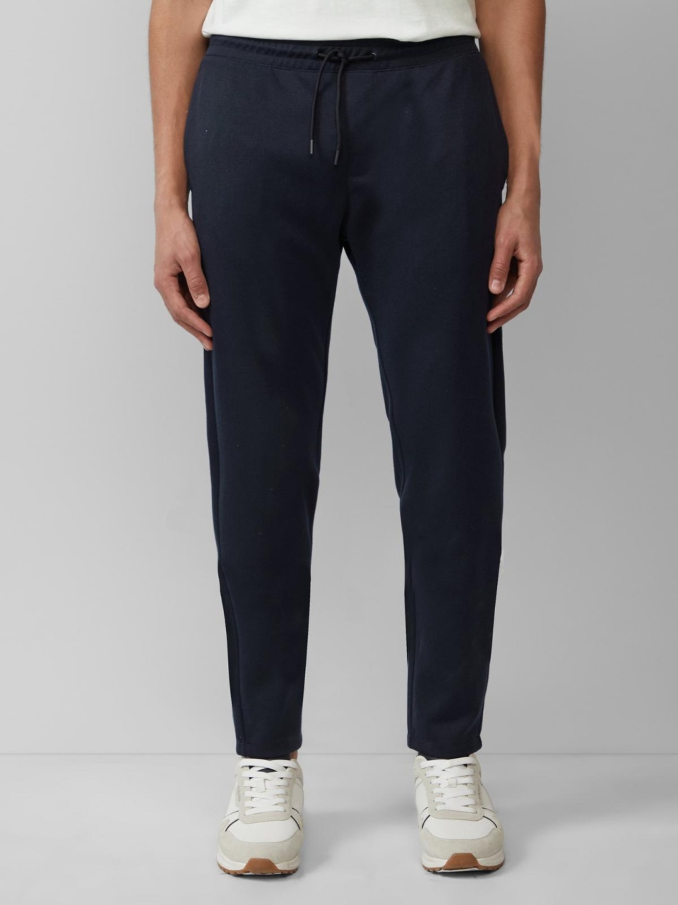 s.Oliver Pantaloni The Jogger barbati, Phoenix, cu talie medie si croiala Regular Fit, Bleumarin inchis (SELECTATI MARIMEA: L)