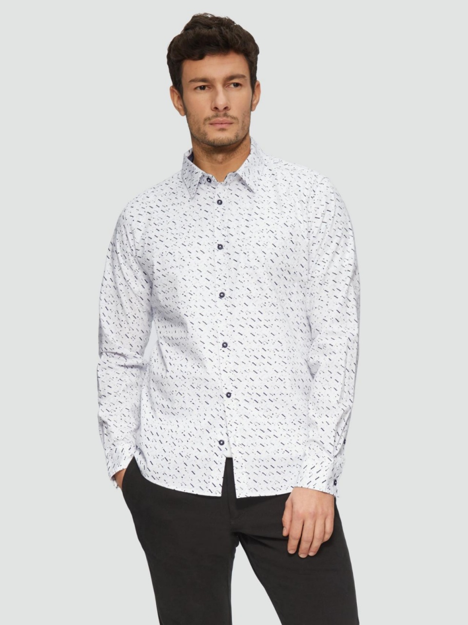 Camasa barbati cu maneca lunga, imprimeu cu picatele si croiala Slim fit, Alb (SELECTATI MARIMEA: XL)