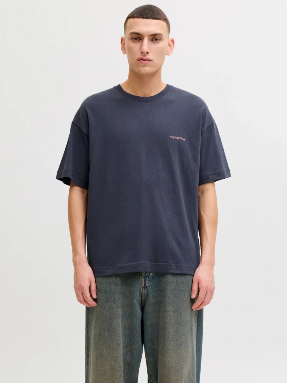 Jack & Jones Tricou barbati, din bumbac, imprimeu pe spate, Loose fit, JORMONTAUK, Gri inchis (SELECTATI MARIMEA: 2XL)