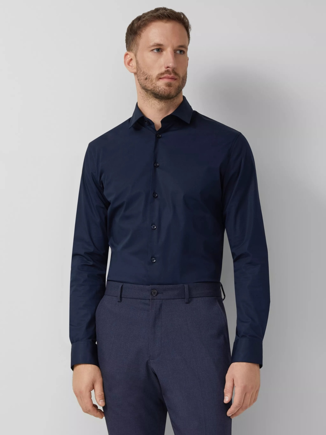s.Oliver BLACK LABEL, Camasa barbati din amestec de bumbac, cu croiala Tailored fit, Bleumarin inchis (SELECTATI MARIMEA: 43)