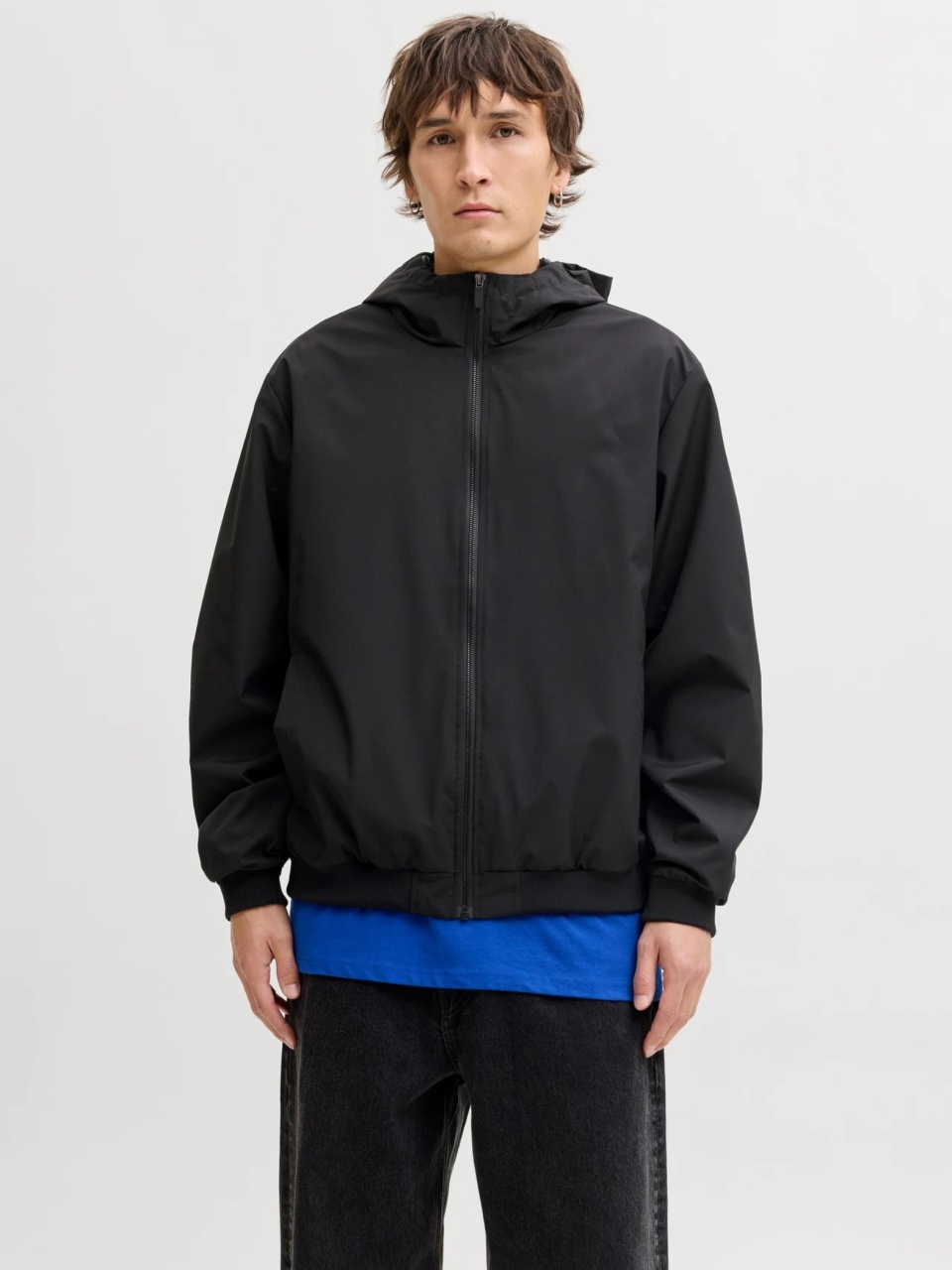 Jack & Jones Jacheta barbati, subtire cu gluga si buzunare oblice, Negru (SELECTATI MARIMEA: M)