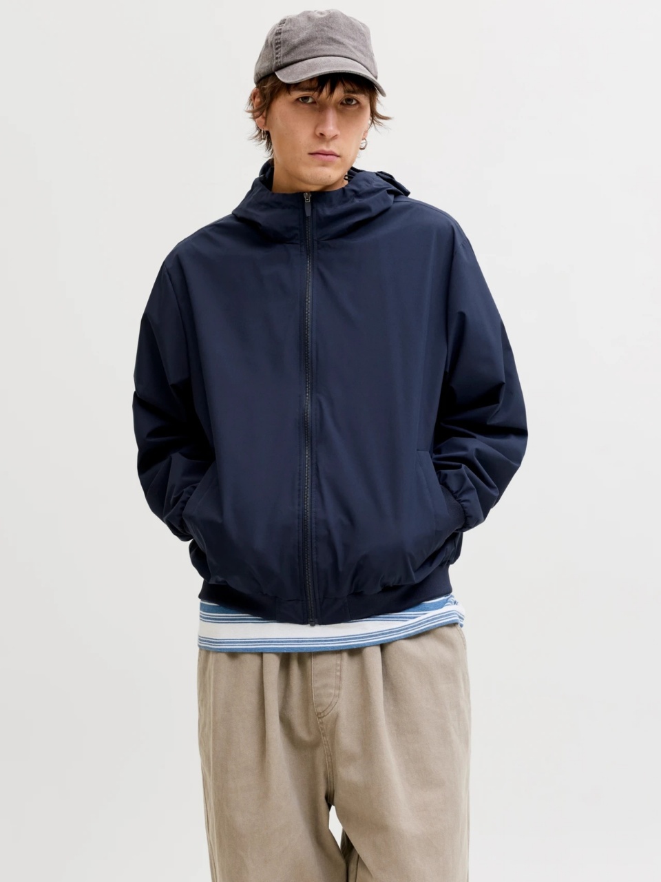 Jack & Jones Jacheta barbati, subtire cu gluga si buzunare oblice, Bleumarin inchis (SELECTATI MARIMEA: S)