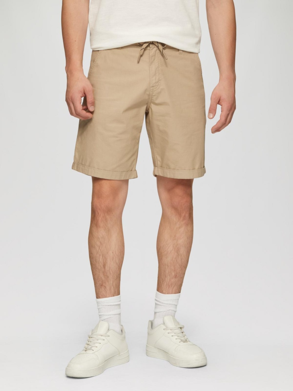 Q/S by s.Oliver Pantaloni scurti barbati chino, Jhon cu croiala Regular fit si talie medie, Crem (SELECTATI MARIMEA: 30)