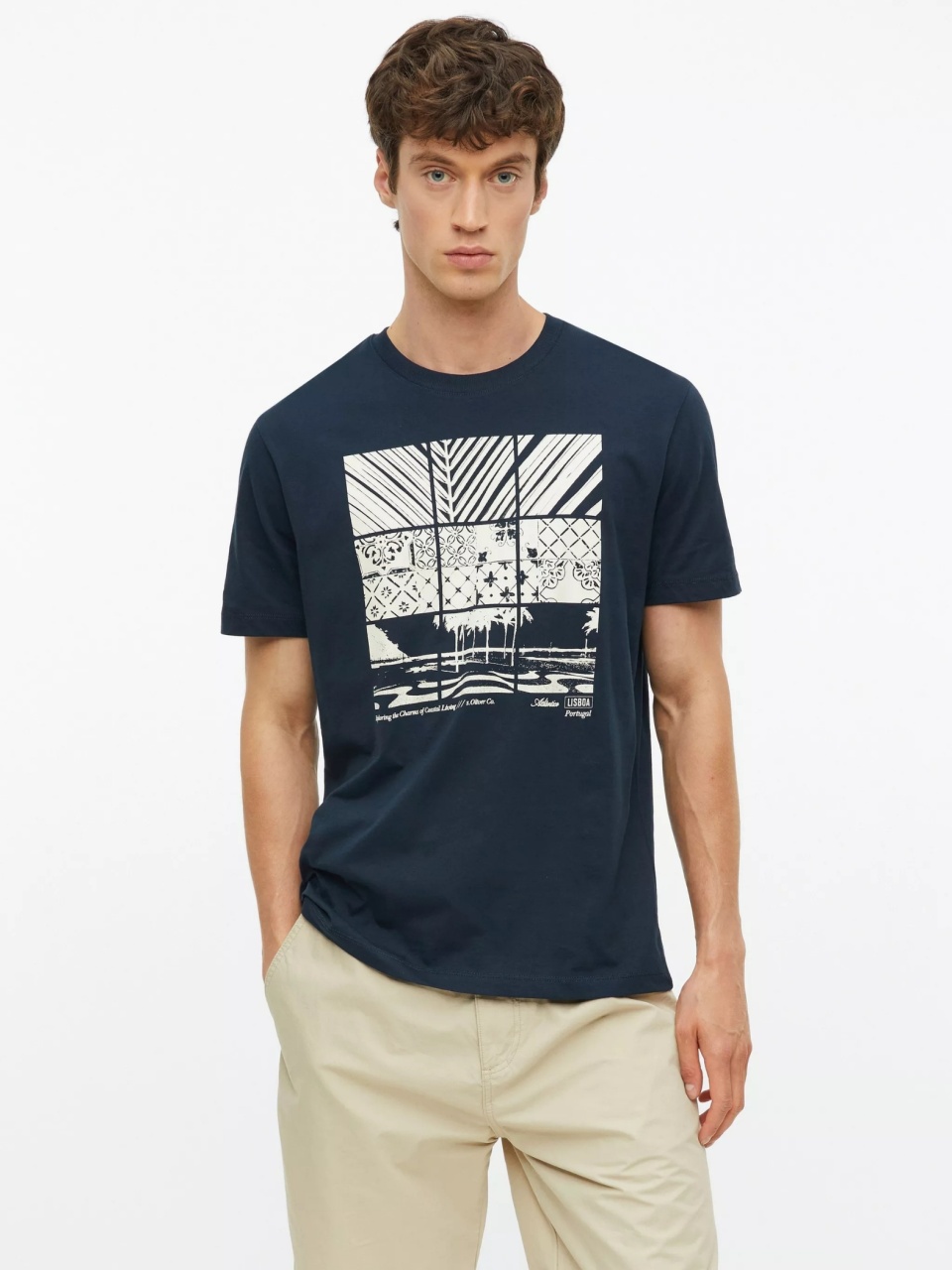 s.Oliver Tricou barbati, din bumbac, cu imprimeu frontal, Bleumarin inchis (SELECTATI MARIMEA: M)