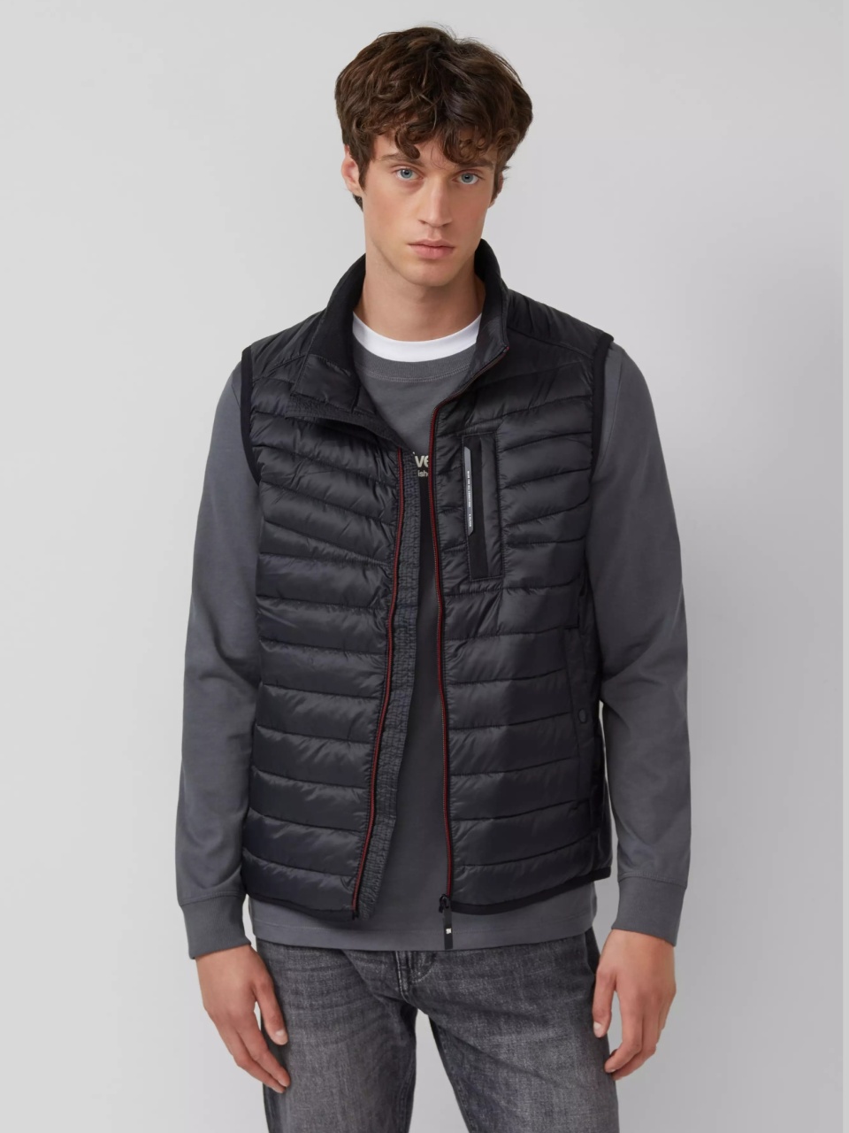 s.Oliver Vesta matlasata barbati, fara gluga, usoara, croiala Regular fit, Negru (SELECTATI MARIMEA: 3XL)