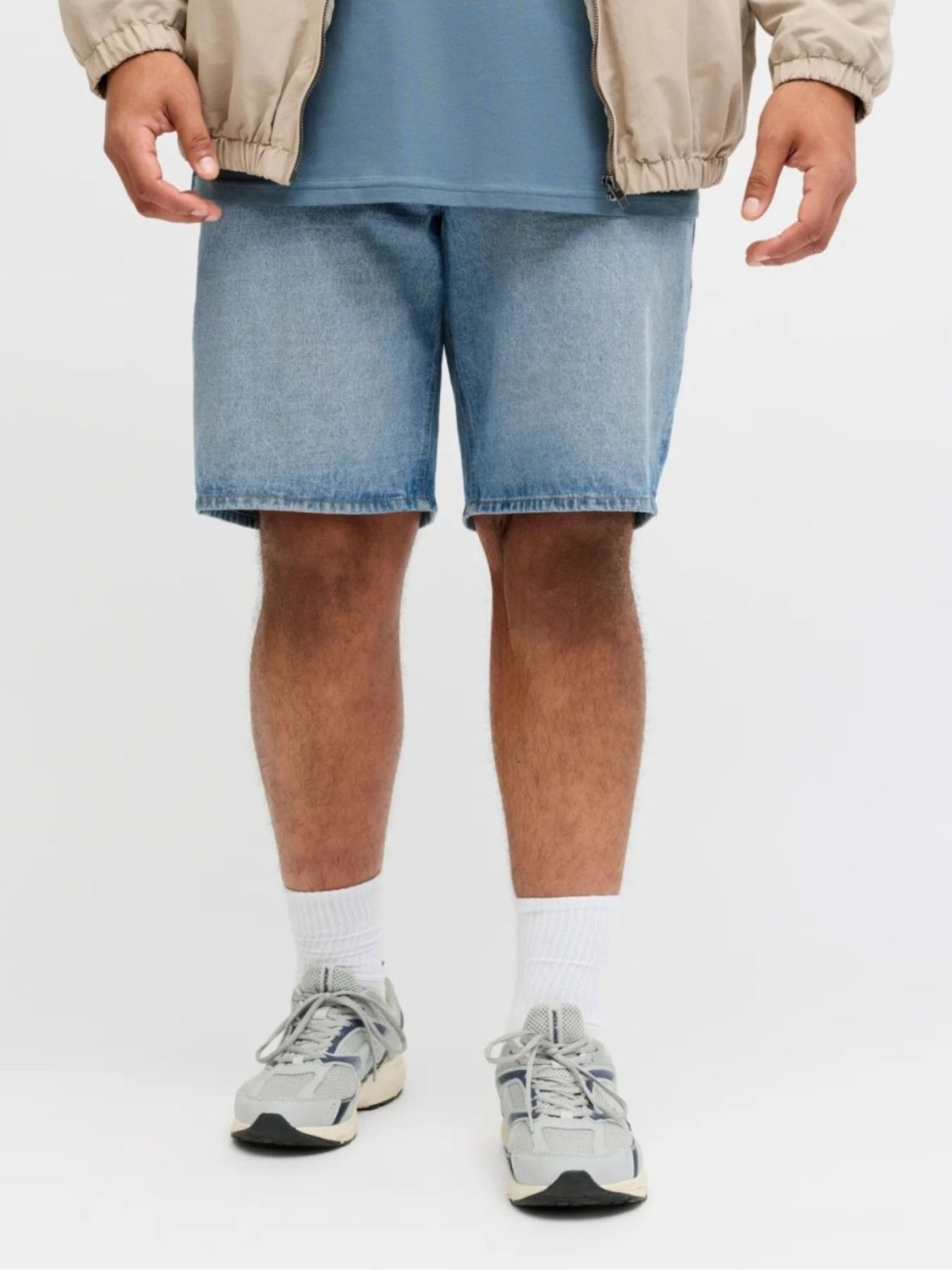 Jack & Jones Plus Pantaloni scurti de blug barbati big sizes, cu talie inalta, din bumbac, Relaxed Fit, Tony, Albastru deschis (SELECTATI MARIMEA: 52)