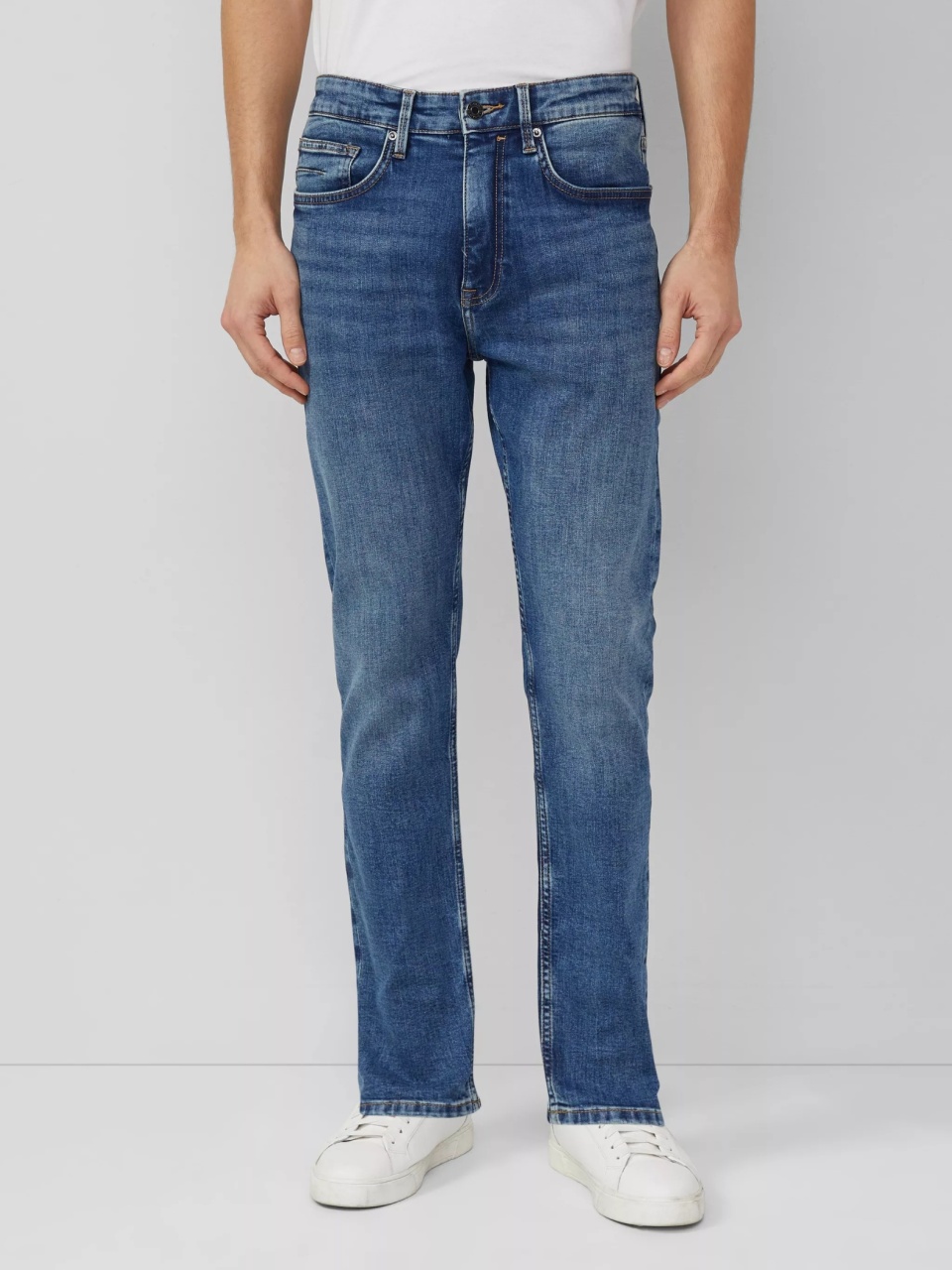 Blugi barbati Mauro cu talie medie, croiala Regular Fit, Tapered Leg, Albastru deschis (SELECTATI MARIMEA: 33, SELECTATI LUNGIMEA: 32)