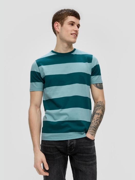 Tricou barbati cu decolteu la baza gatului si imprimeu in dungi, Verde inchis (SELECTATI MARIMEA: M)