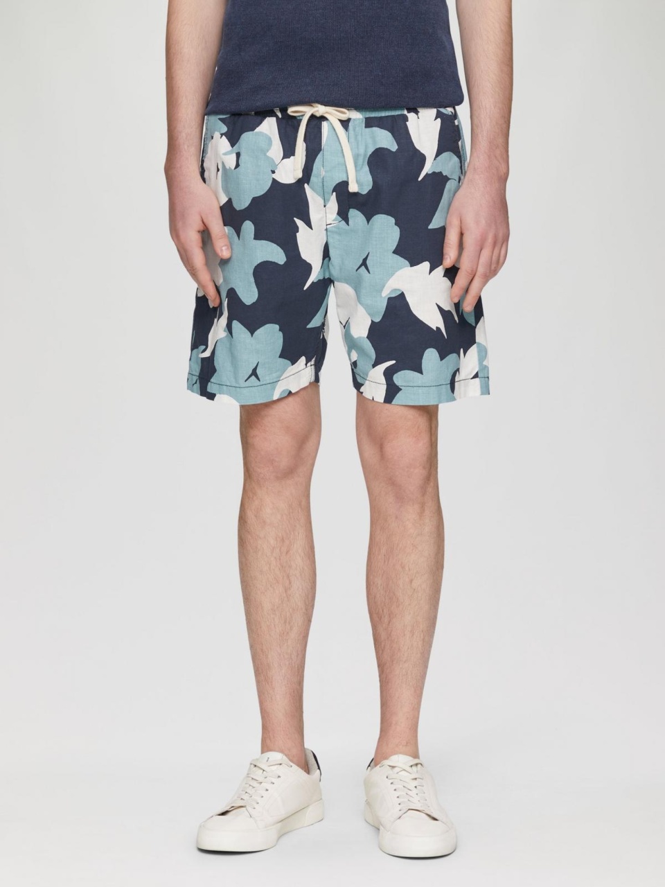 Q/S by s.Oliver Pantaloni scurti barbat cu imprimeu floral, Bleumarin (SELECTATI MARIMEA: M)