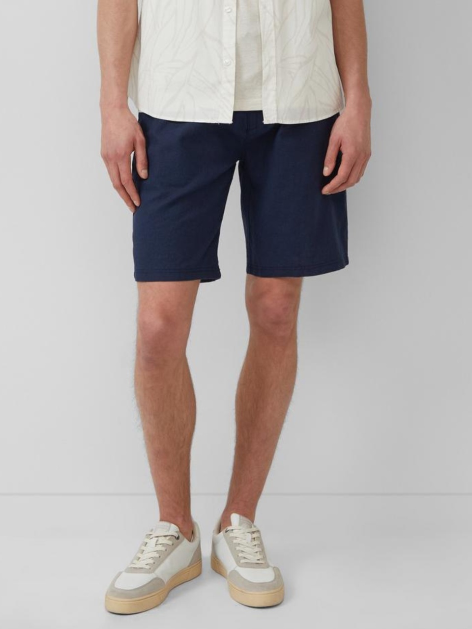 s.Oliver Pantaloni scurti barbati chino, Detroit, din amestec de in si bumbac, Regular Fit, Bleumarin inchis (SELECTATI MARIMEA: 31)