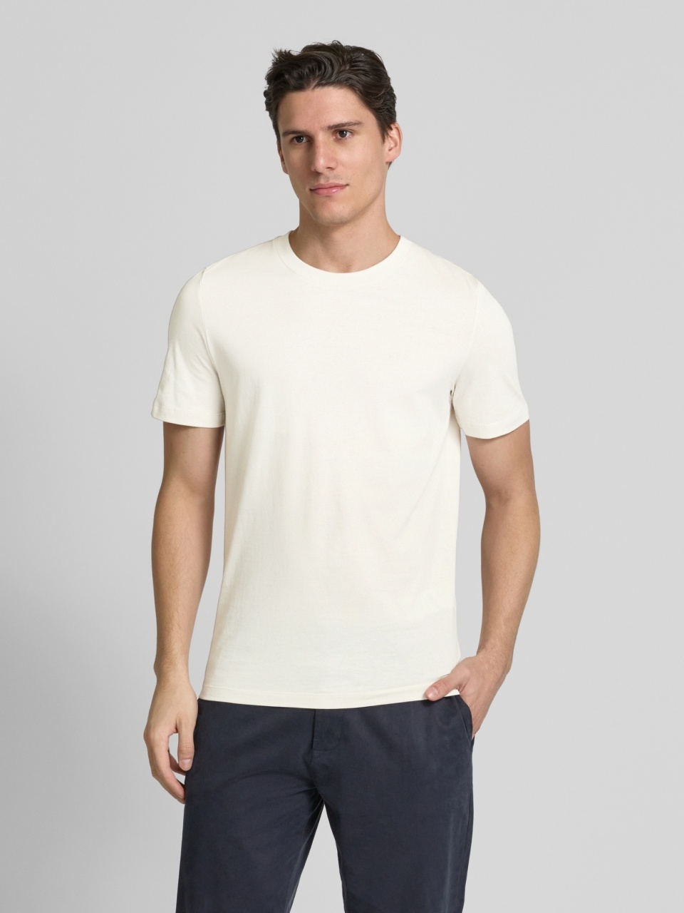 s.Oliver Tricou barbati cu croiala Regular fit, din bumbac, Crem (SELECTATI MARIMEA: XL)