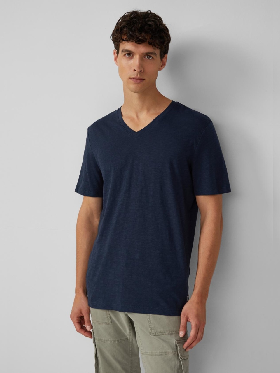 s.Oliver Tricou barbati cu decolteu in V, Regular fit, din bumbac, Bleumarin inchis (SELECTATI MARIMEA: M)