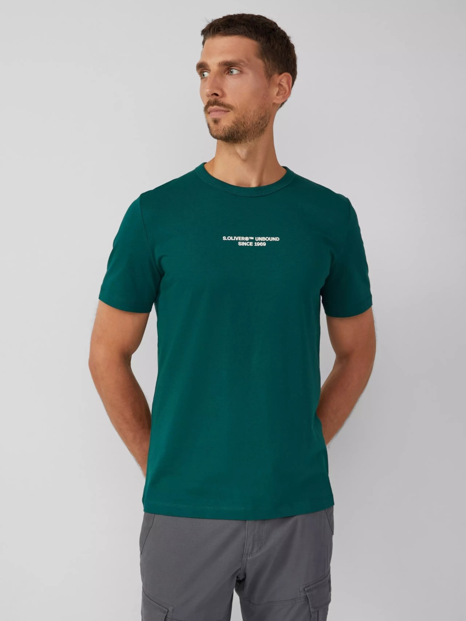 s.Oliver Tricou barbati, Regular fit cu decolteu la baza gatului si imprimeu cu text, Verde inchis (SELECTATI MARIMEA: 2XL)