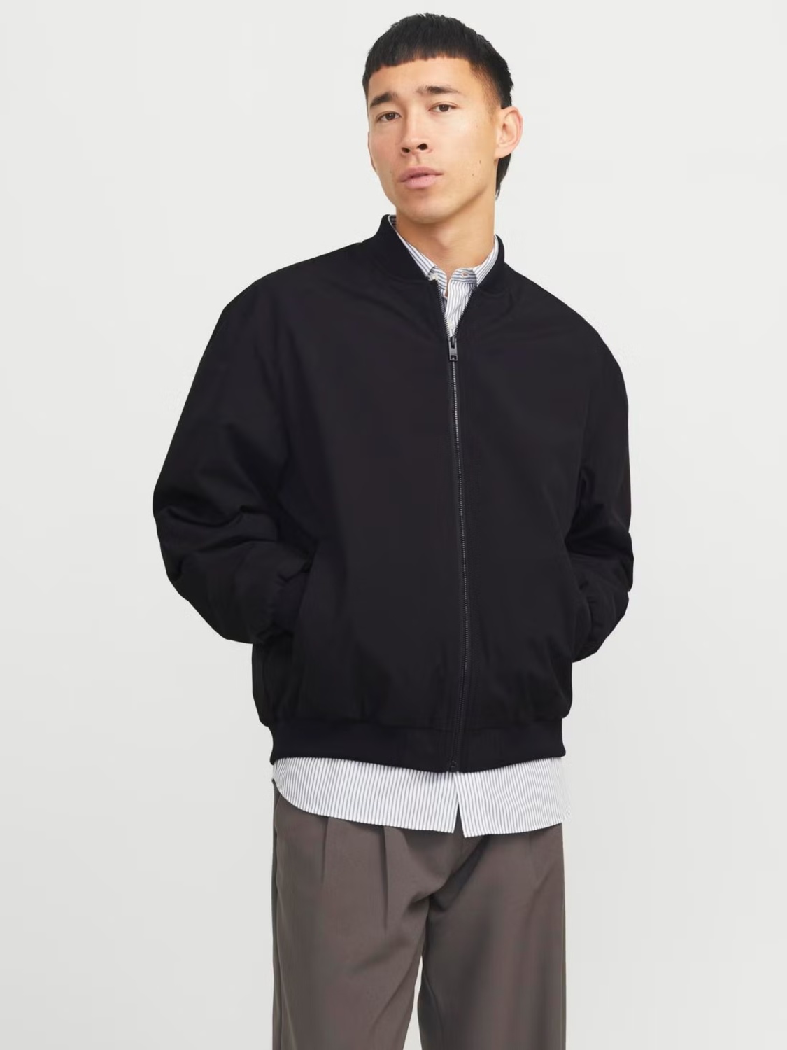 Jack & Jones, Jacheta bomber, barbati, cu buzunare oblice fara fermoar, Negru (SELECTATI MARIMEA: XL)