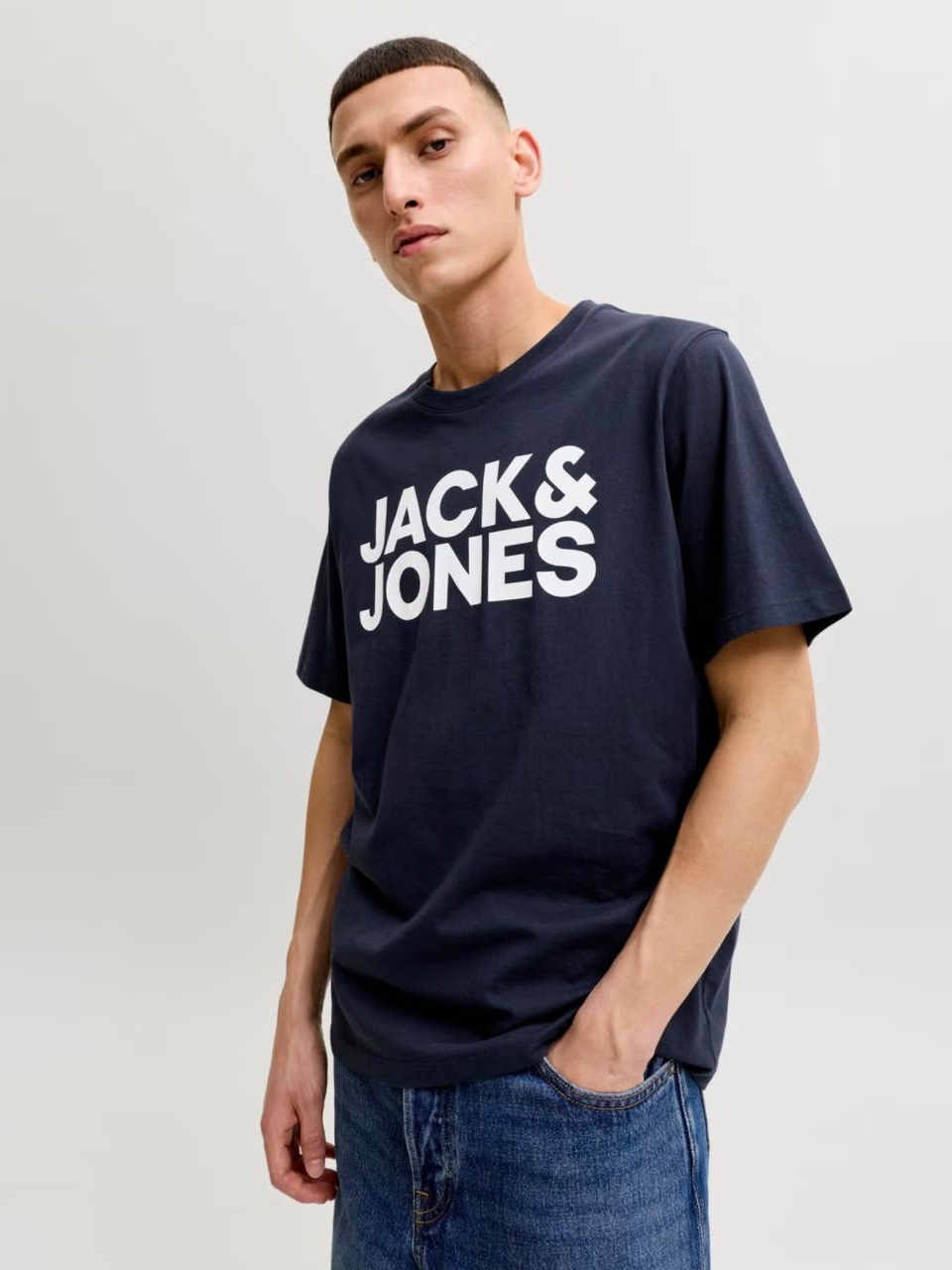 Jack & Jones Tricou simplu, barbati, din 100% bumbac, cu imprimeu cu logo, Bleumarin inchis (SELECTATI MARIMEA: S)