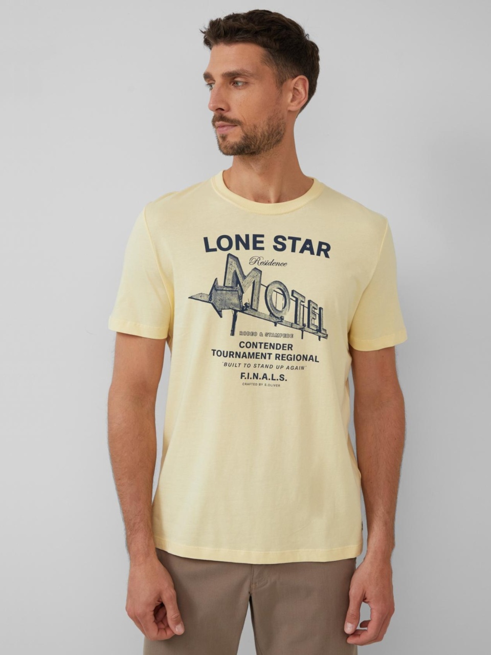 s.Oliver Tricou barbati cu decolteu la baza gatului, imprimeu text, Regular fit, Galben (SELECTATI MARIMEA: 2XL)