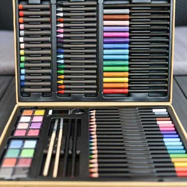 Marea cutie cu culori Djeco Acuarele, pensule si blocuri de desen