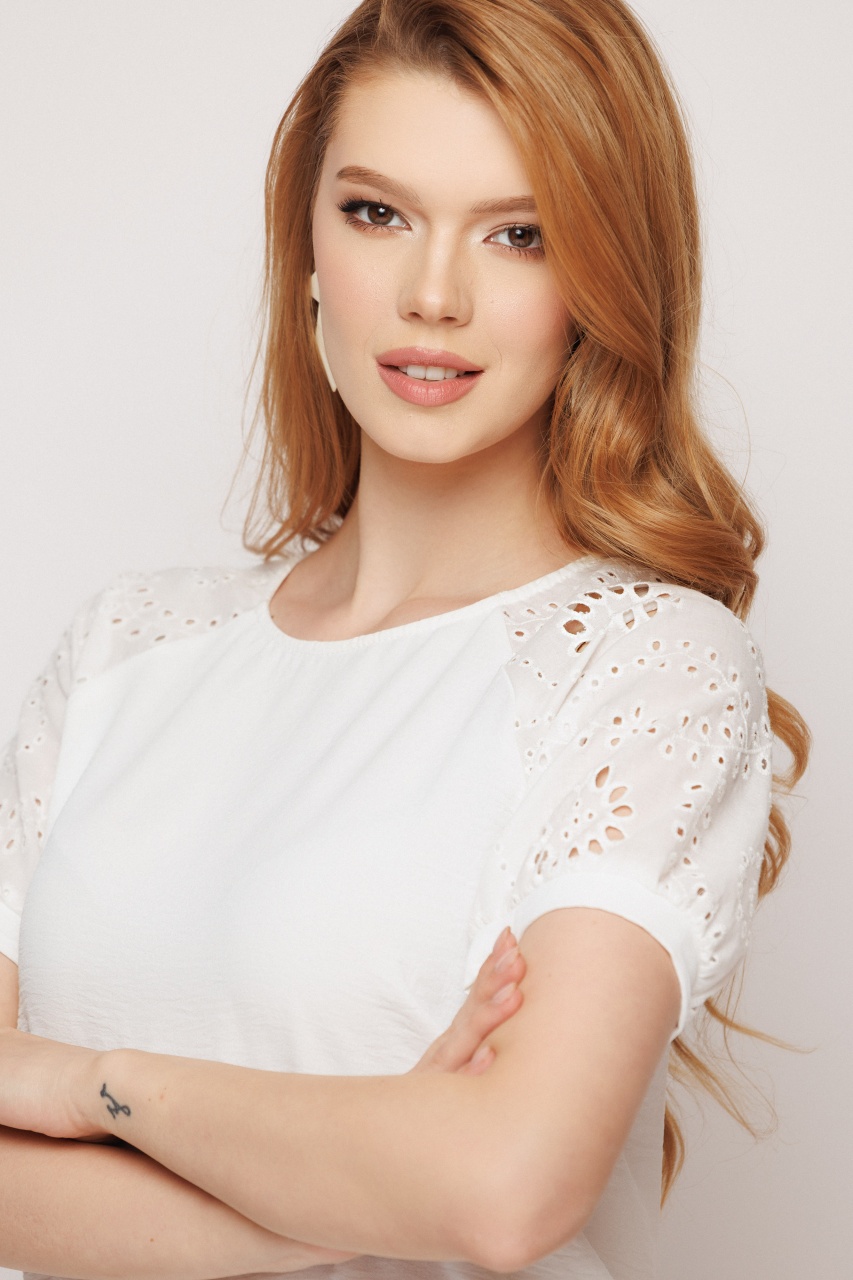 Bluza dama cu maneci brodate