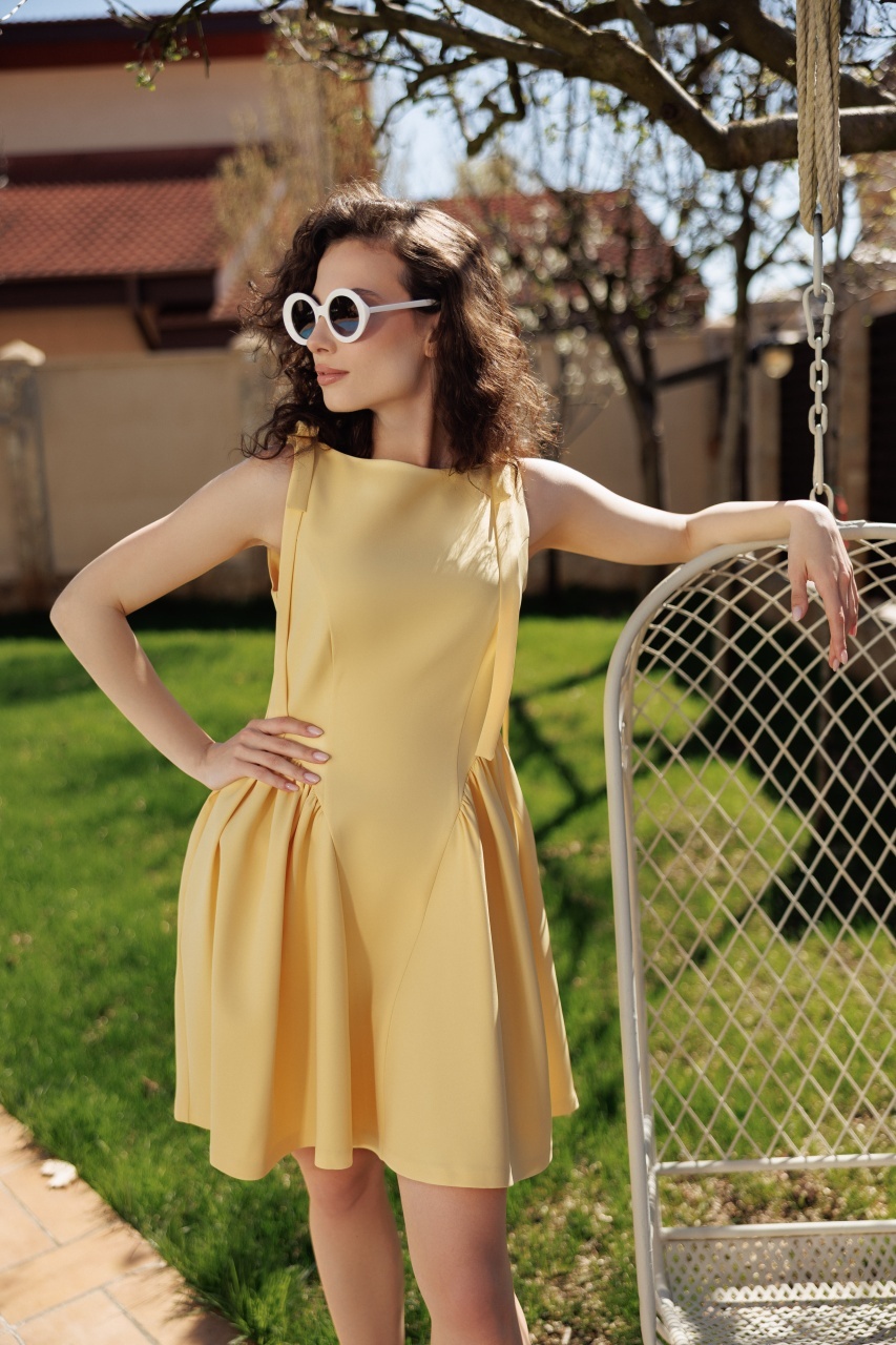 Rochie scurta incretita