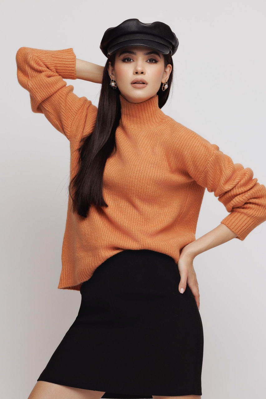 Pulover dama tricotat pe gat