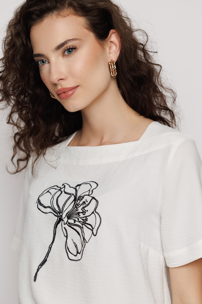 Bluză damă lejeră cu broderie cu paiete