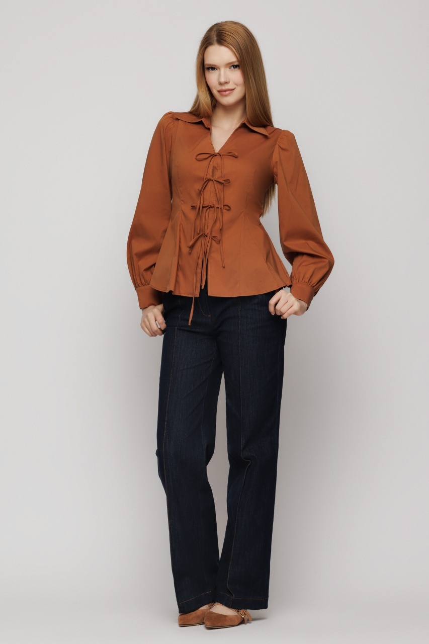 Bluza cambrata cu sireturi si maneci bufante