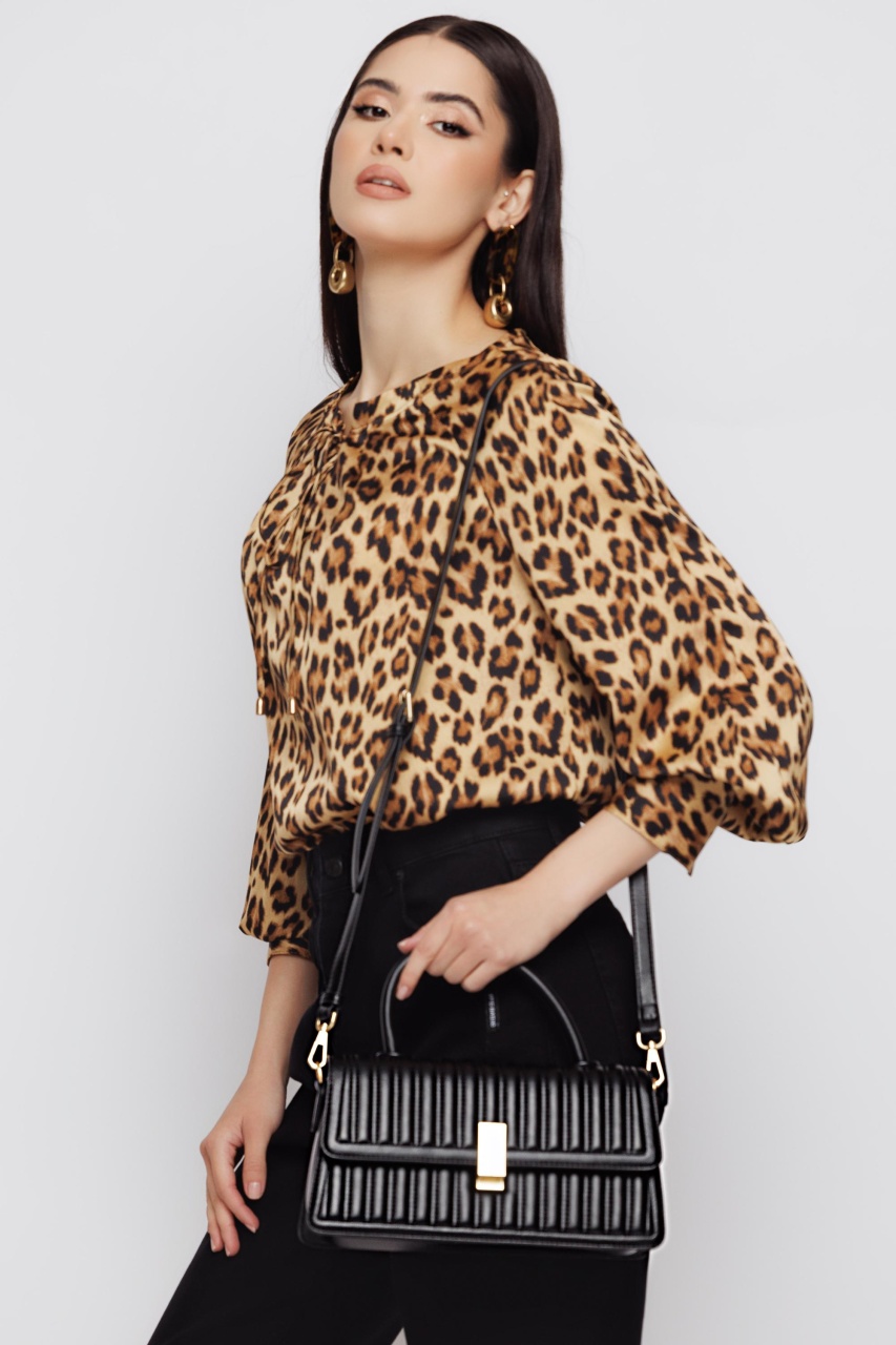 Poseta dama matlasata cu maner