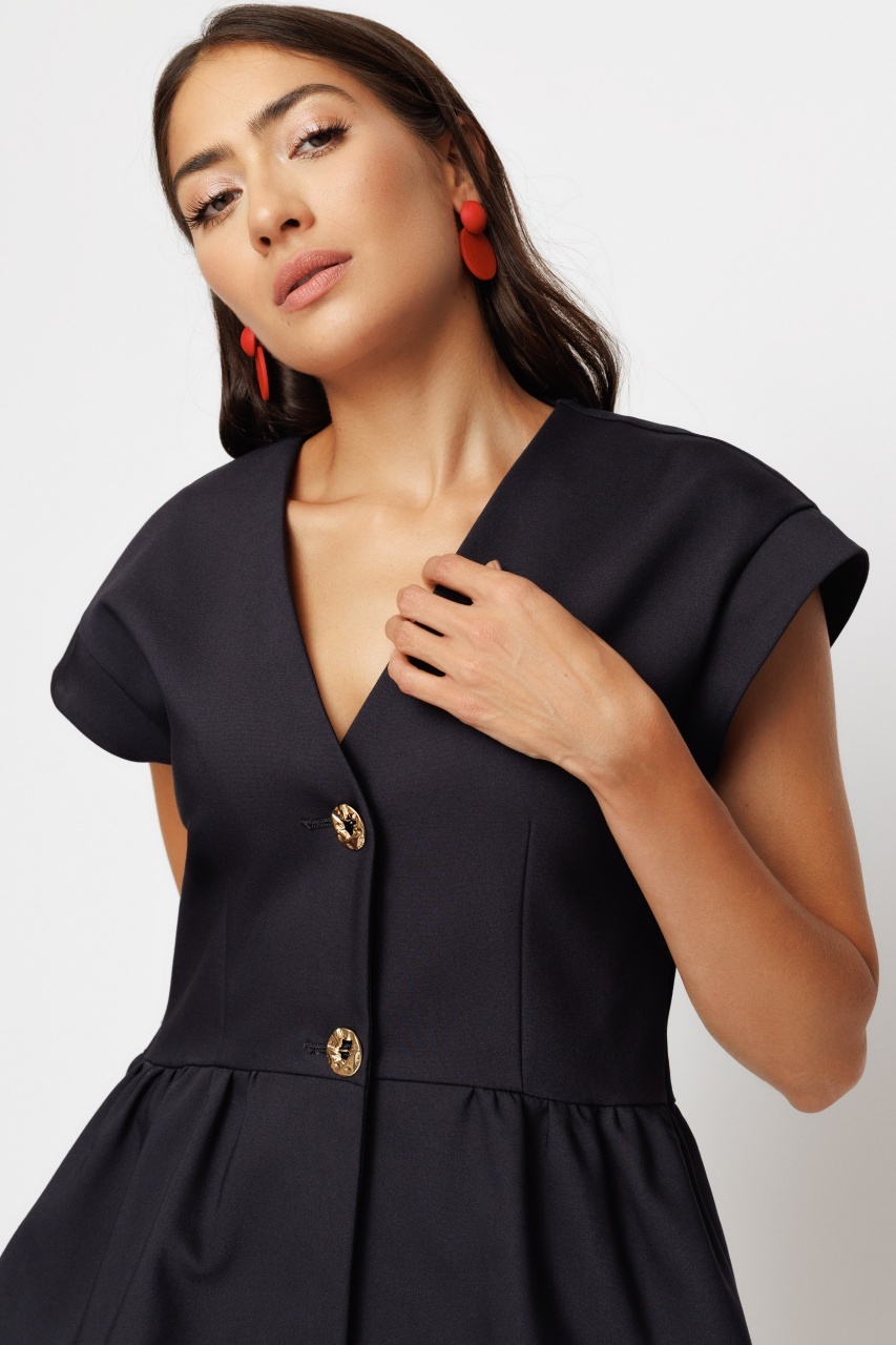 Vesta dama cu peplum