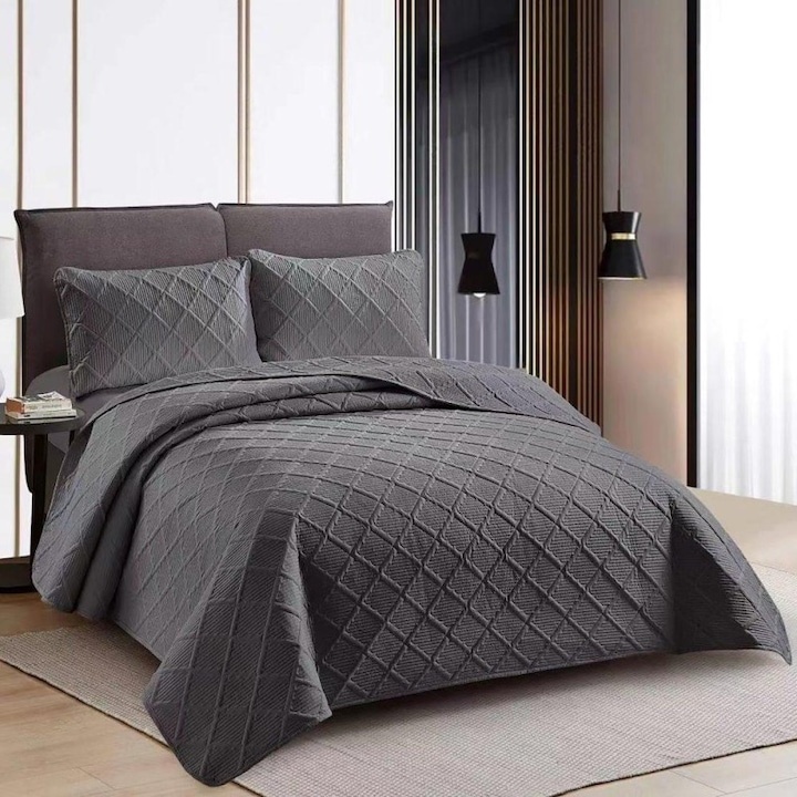 Cuvertura matlasata dimensiunea 230x250 cm si 2 fete de perna 50x70 cm, pat matrimonial, colectia Pucioasa, uni, model romburi, culoare negru
