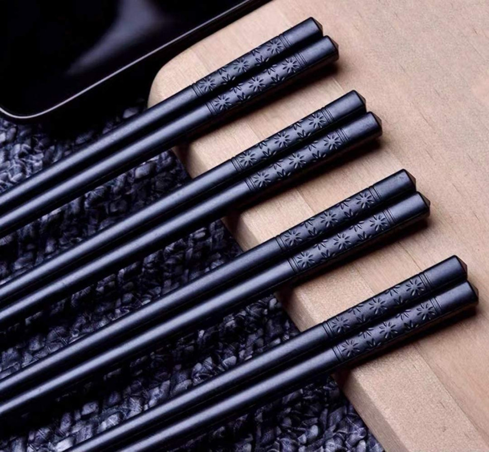 Set de 5 perechi de betisoare pentru servirea mesei Bosdontek, lemn, negru, 23 cm