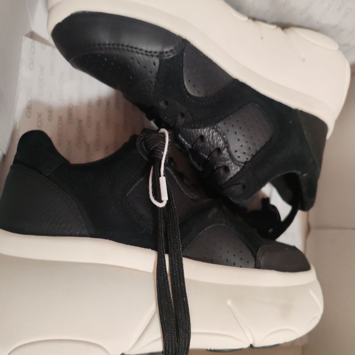 Geox, Pantofi sport din piele si piele intoarsa cu talpa flatform, Negru, 37, Resigilat, Grad A