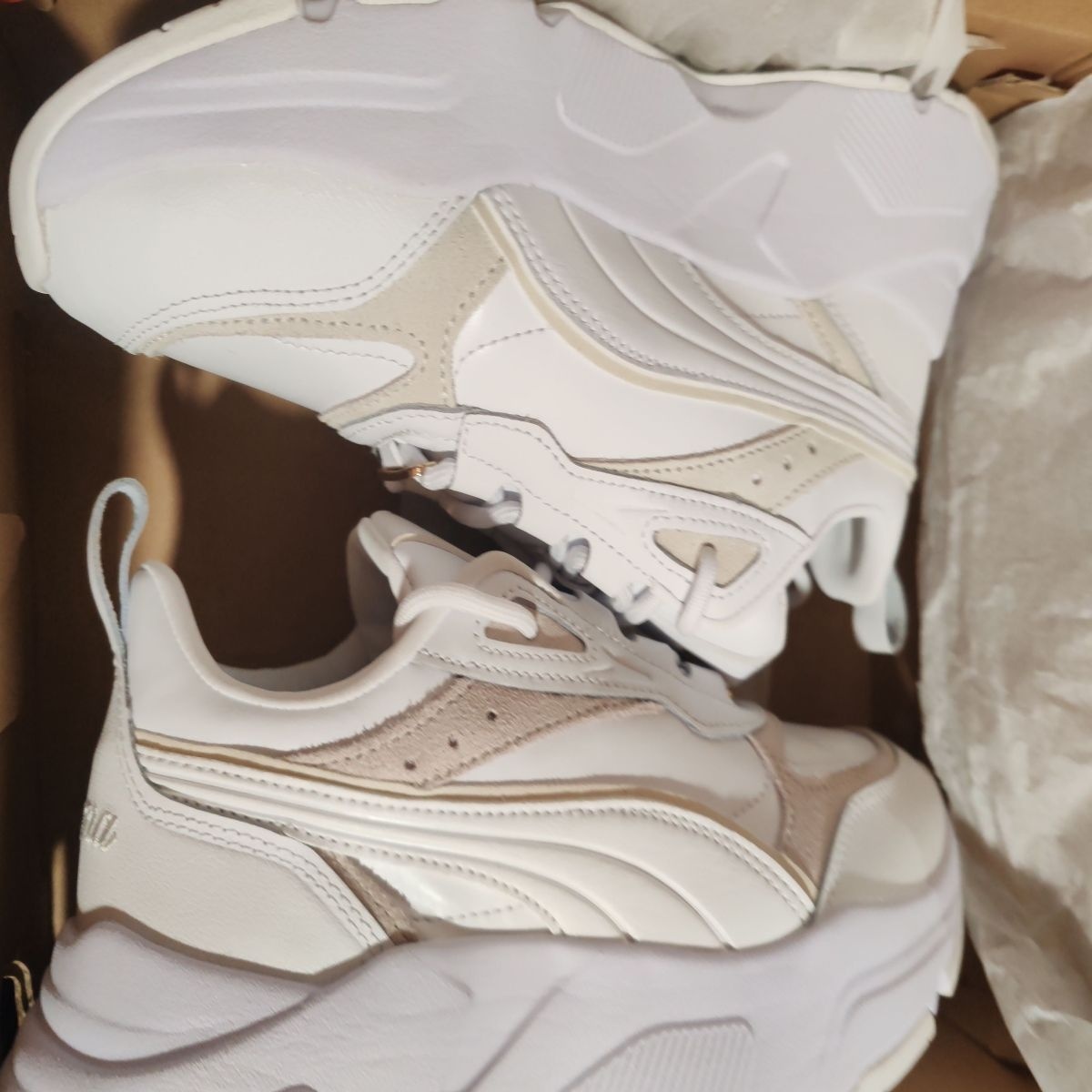 Puma, Pantofi sport cu garnituri de piele intoarsa Cassia Lux, Alb, Bej deschis, 5, Resigilat, Grad A