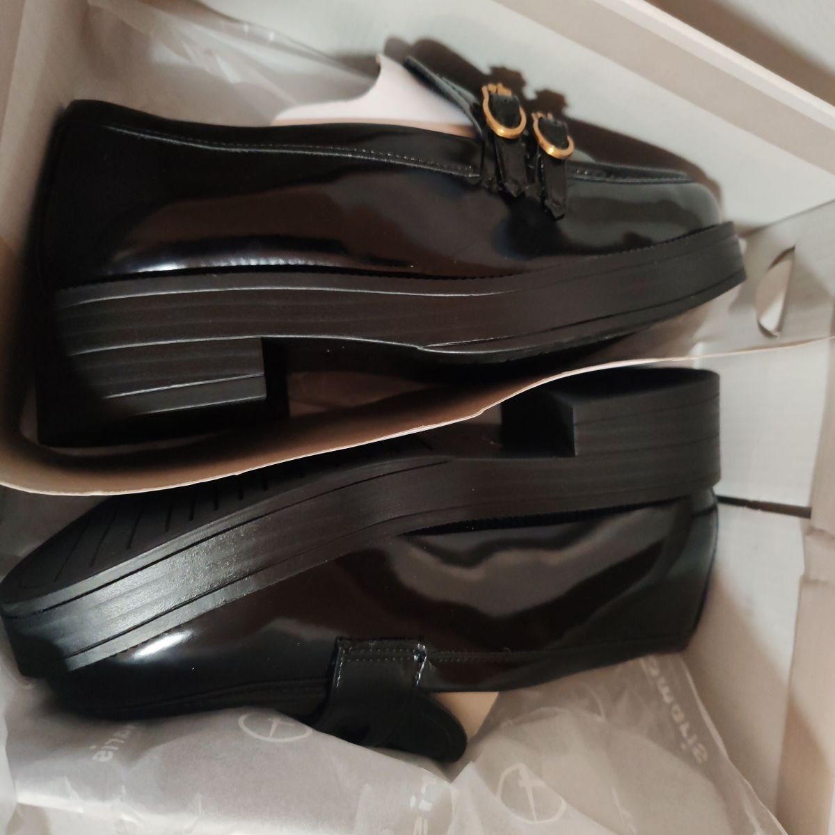 Tamaris, Pantofi loafer din piele lacuita cu detalii metalice, Negru, 38, Resigilat, Grad A