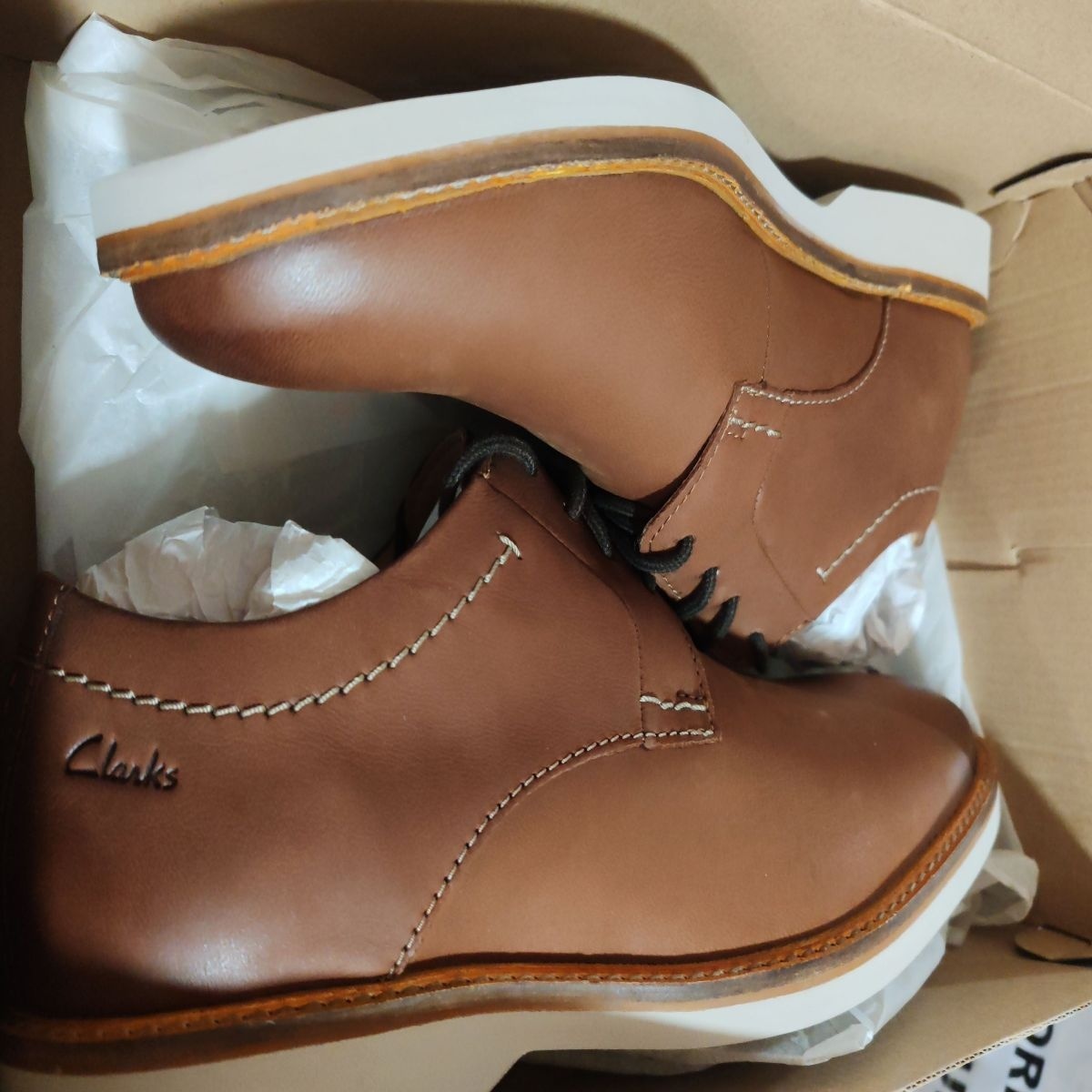 Clarks, Pantofi derby din piele cu varf rotund Atticus, Maro, 9.5, Resigilat, Grad A