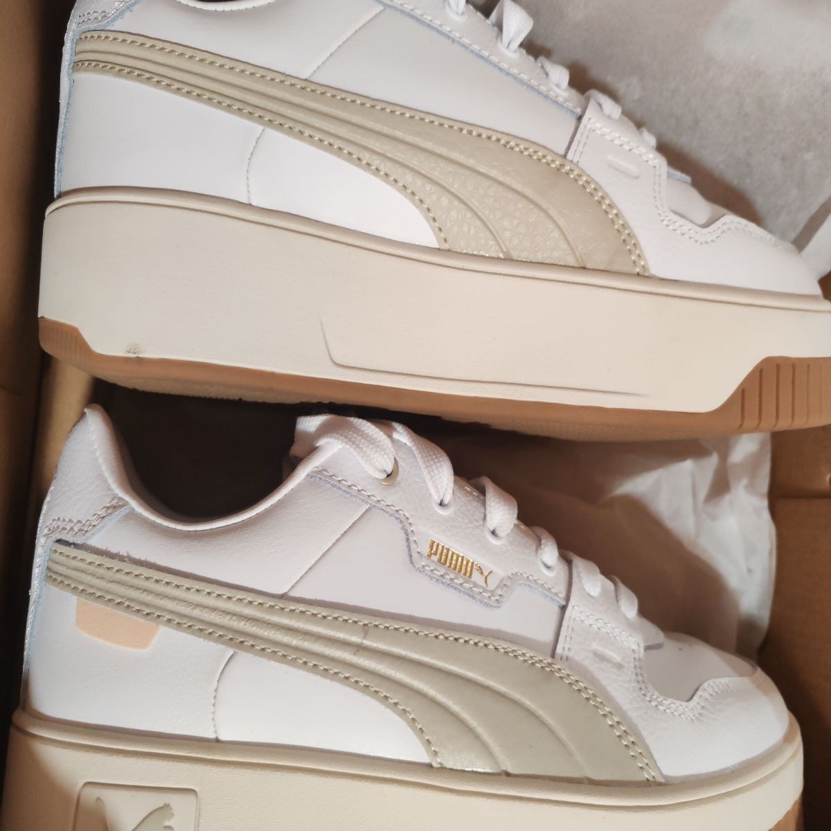 Puma, Pantofi sport de piele si piele ecologica Carina Street Lux, Alb, Maro camel, 5, Resigilat, Grad A