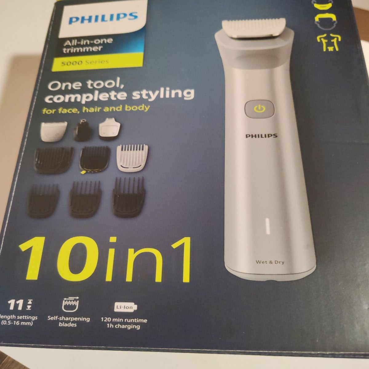 Aparat de tuns barba si parul 10 in 1 PHILIPS Multigroom All in One MG5920/15, tehnologie BeardSense, lame din otel cu auto-ascutire, 11 setari de