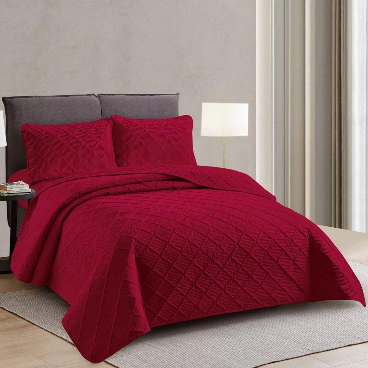 Cuvertura matlasata dimensiunea 160x230 cm cm si 1 fata de perna 50x70 cm, pat single, colectia Pucioasa, uni, model romburi, culoare rosu
