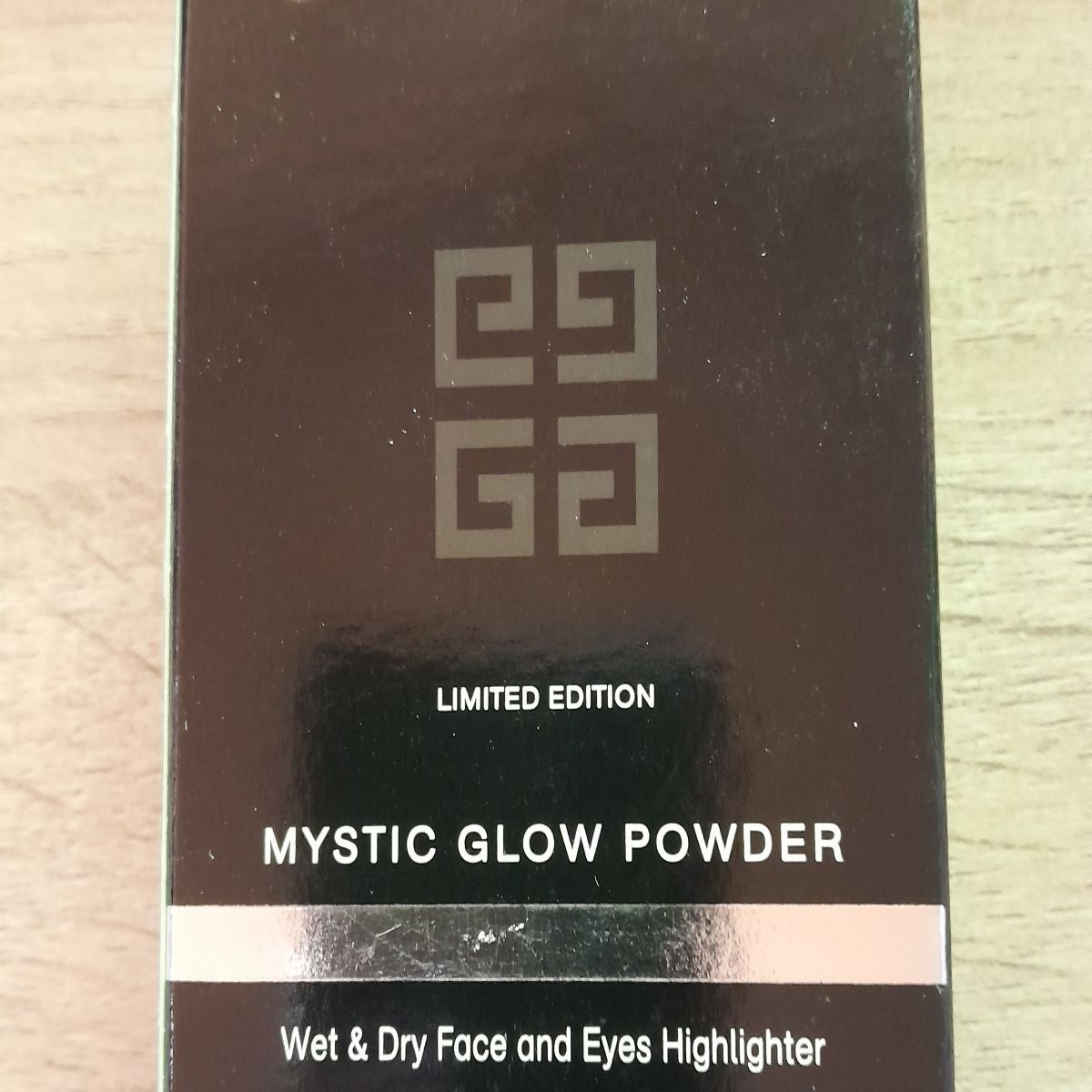 Iluminator Givenchy Mystic Glow Powder Wet and Dry pentru ochi si fata, 4 gr, Resigilat, Grad B