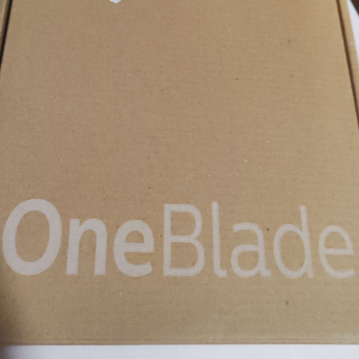 Aparat hibrid de barbierit, tuns barba si parul corporal PHILIPS OneBlade 360 QP4631/65, pieptene reglabil 5 in 1, reincarcabil, conectivitate