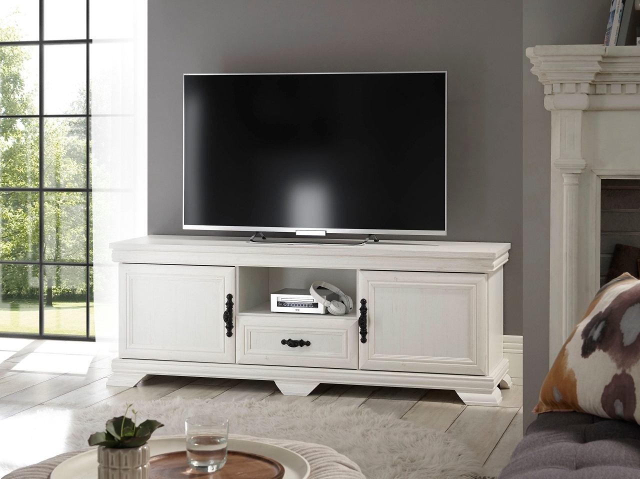 Comodă TV Royal, 158x46x58 cm, decor alb de pin, PAL melaminat, stil rustic, cu sertar și 2 uși
