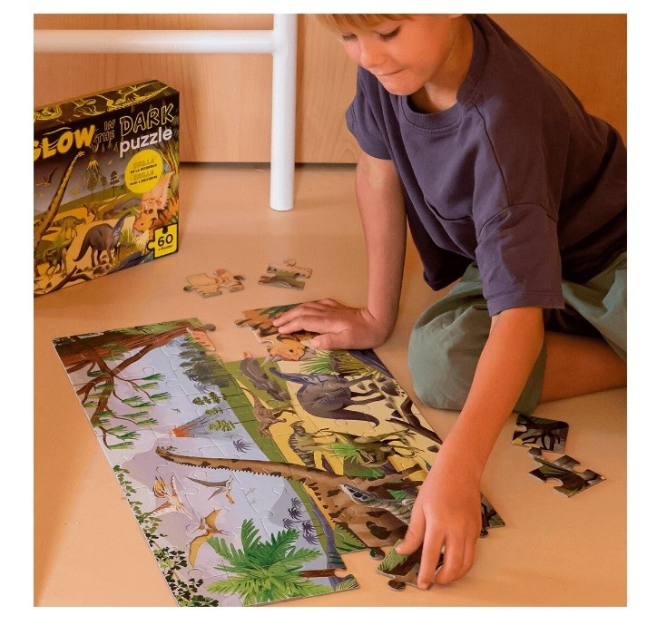 Puzzle care straluceste in intuneric, APLI Kids, 60 de piese, Dinozauri