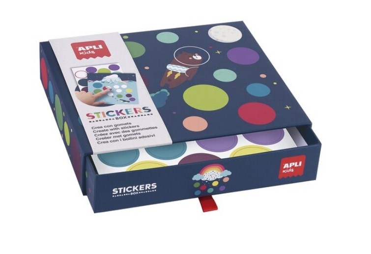Set cu autocolante Apli Kids - Zbor pe luna, 8 foi de completat, 7 foi cu autocolante reutilizabile, 19x17x4cm
