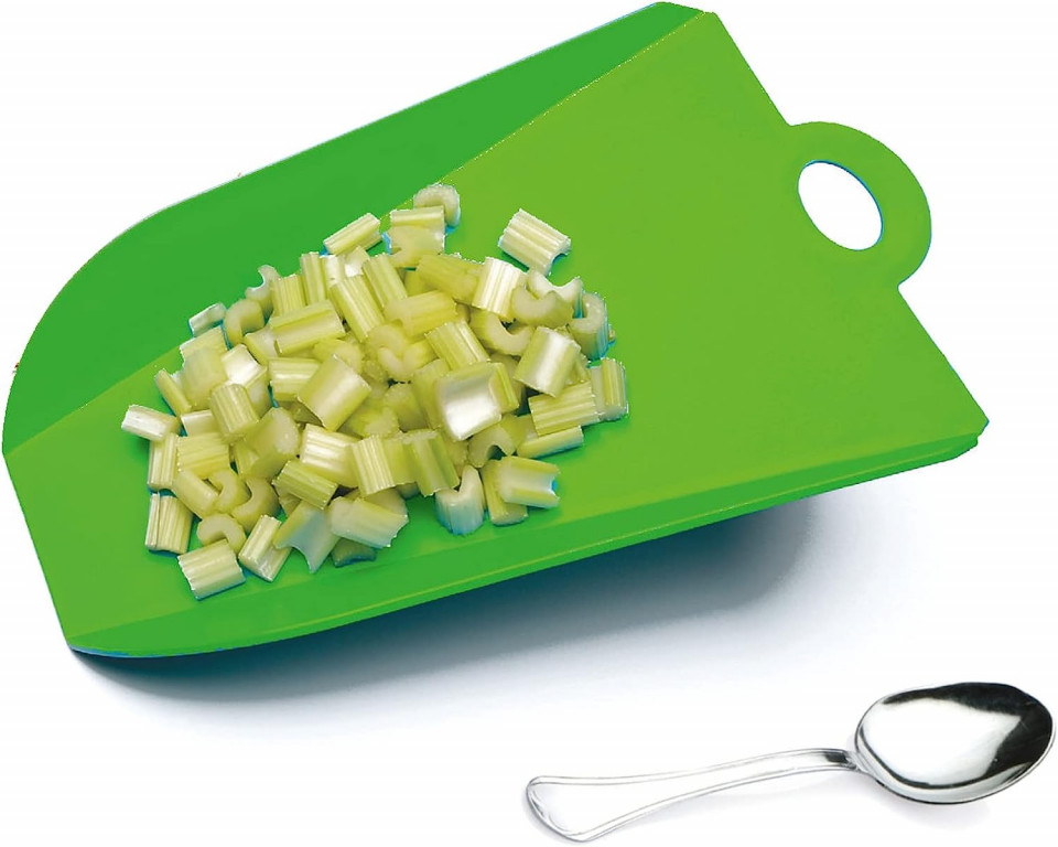 Set placa de taiat si o lingurita ZAEVES, PVC/otel inoxidabil, verde/argintiu