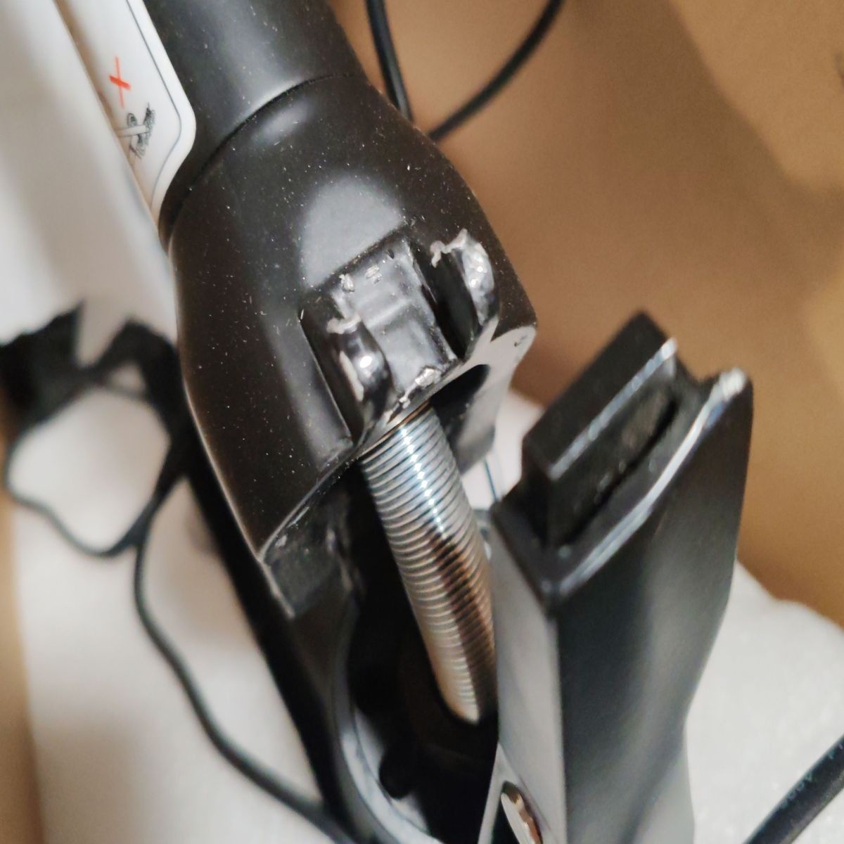 Trotineta Electrica Acer ES Series 5 eScooter - AES015, Viteza Max 25 Km/h , Autonomie Max 60 Km, Acumulator 15 Ah 42V, Roti 10 Inch, Resigilat, Grad